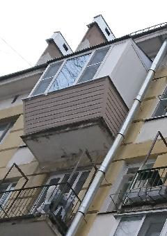 Остекление П-образного балкона с выносом подоконника на пятом этаже - фото 7