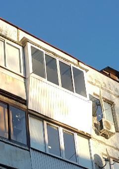 Отделка балкона с выносом подоконника - фото 4